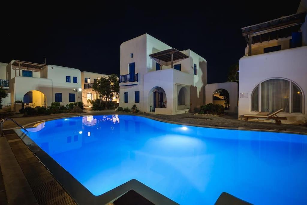 Mykonian Style W Shared Pool 8 & 9