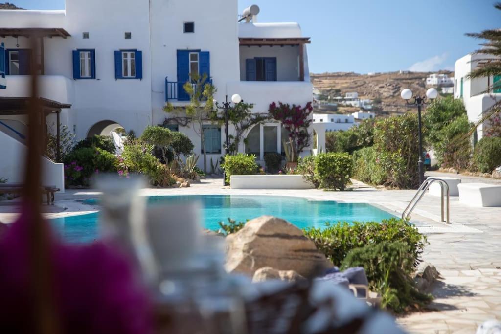 Mykonian Style W Shared Pool 8 & 9
