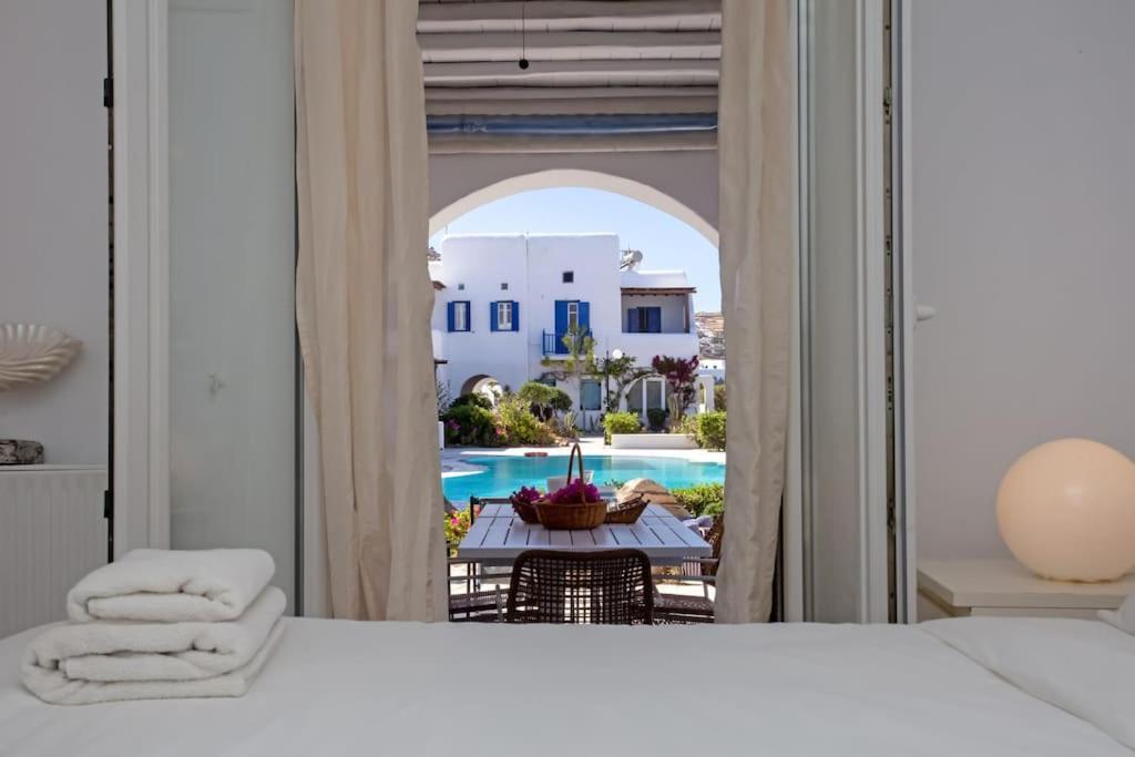 Mykonian Style W Shared Pool 8 & 9